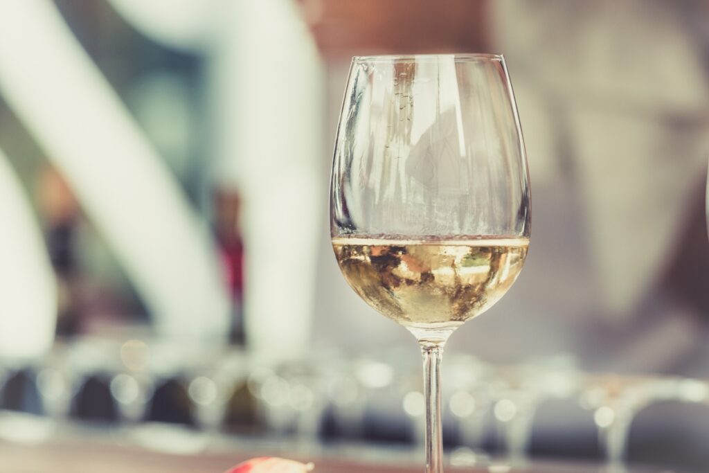 Vino Bianco in Cucina: Quali Sono i Migliori Abbinamenti 